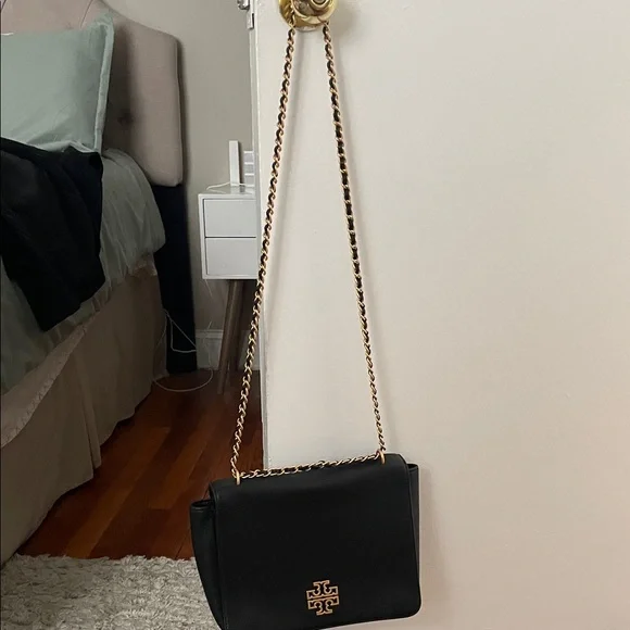 Tory Burch Black Leather Shoulder Bag with Gold Chain - Picture 6 of 8